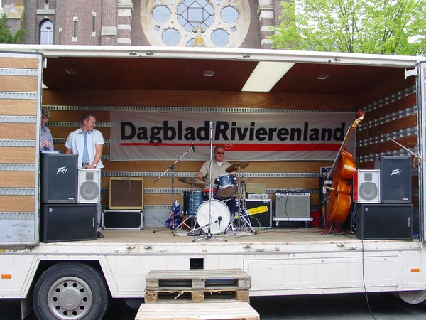 Soundcheck of The Generators.jpg